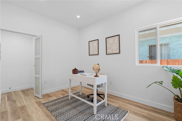 4442 Mettler Street, Los Angeles CA: https://media.crmls.org/medias/e1b6d244-af96-482b-8168-8f7565adc958.jpg