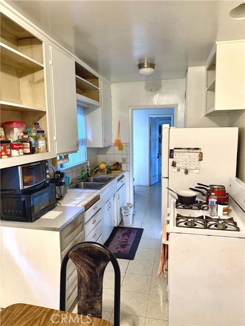 Detail Gallery Image 6 of 9 For 1410 W 20th, Long Beach,  CA 90810 - 2 Beds | 1 Baths