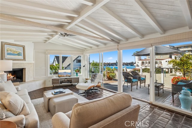 2616 Cove Street, Corona del Mar CA: https://media.crmls.org/medias/e1b72471-793d-41ce-8e8c-09e1a75b715a.jpg