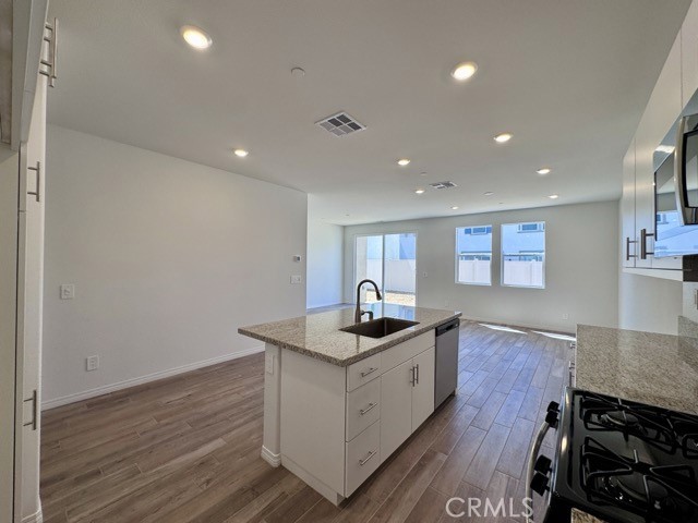 30045 Sunset Pier Drive, Menifee CA: https://media.crmls.org/medias/e1b76bbe-762c-4f9e-b54d-e796bdddc53f.jpg
