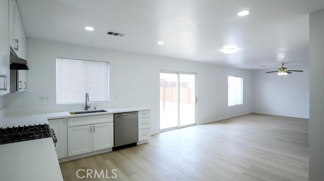 9476 Plum Court, Hesperia CA: https://media.crmls.org/medias/e1b77181-2080-4e45-87ac-a99fe35776b5.jpg