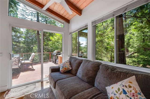 Detail Gallery Image 15 of 42 For 395 Primrose Cir #1-2,  Lake Arrowhead,  CA 92352 - 4 Beds | 3 Baths