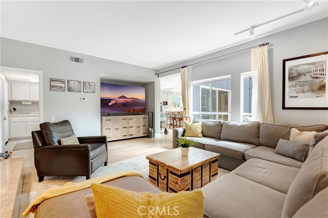 Detail Gallery Image 33 of 55 For 1916 Pine St, Huntington Beach,  CA 92648 - 4 Beds | 3 Baths