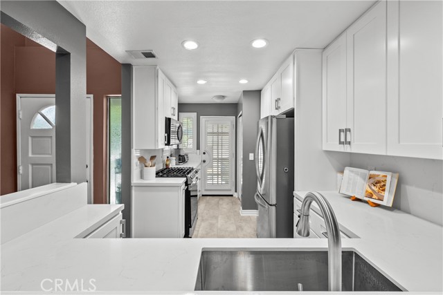 23957 Arroyo Park Drive, Valencia CA: https://media.crmls.org/medias/e1b8b4b6-8ccd-44b7-90bc-830dd624b38a.jpg