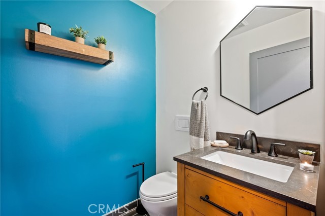 7424 W 85th Street, Los Angeles CA: https://media.crmls.org/medias/e1b9e719-514c-437c-8f2b-561f8eb9deae.jpg
