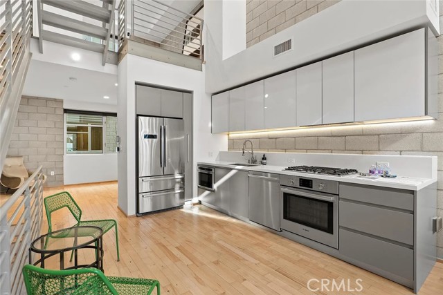 3450 Cahuenga Boulevard, Universal City CA: https://media.crmls.org/medias/e1b9fee2-c038-4260-9376-d3c74208d65b.jpg