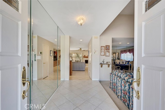 Detail Gallery Image 4 of 39 For 20828 Bermuda St, Chatsworth,  CA 91311 - 4 Beds | 2 Baths