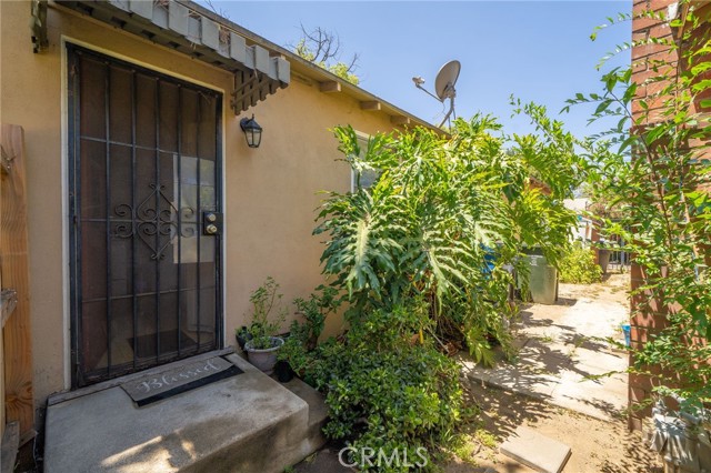 903 N Eleanor Street, Pomona CA: https://media.crmls.org/medias/e1bb9aff-3bc3-42b3-9d40-47c1a5b95bce.jpg