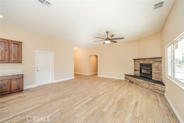 Detail Gallery Image 10 of 44 For 1275 Hollister, Pinon Hills,  CA 92372 - 4 Beds | 2 Baths