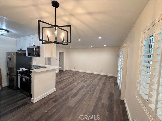 1522 S Centinela, Los Angeles CA: https://media.crmls.org/medias/e1bc15b1-616c-47b2-bac0-063935876250.jpg