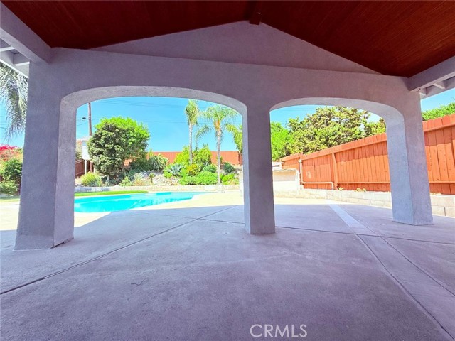 24811 Calle El Toro Grande, Lake Forest CA: https://media.crmls.org/medias/e1bc6143-3376-47be-8c2a-71d49135247d.jpg