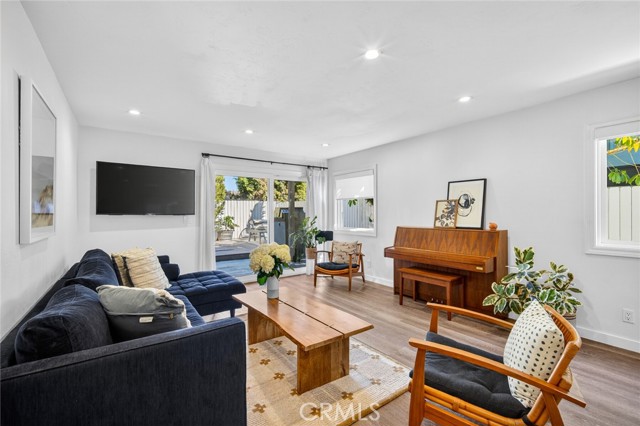 956 Tia Juana, Laguna Beach CA: https://media.crmls.org/medias/e1bc9486-183e-4222-a9c7-5cfe1b14d23d.jpg