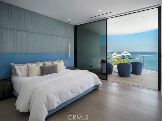 3 The Point, Coronado CA: https://media.crmls.org/medias/e1bcf475-d686-4b3c-98a2-795ed122fc1a.jpg