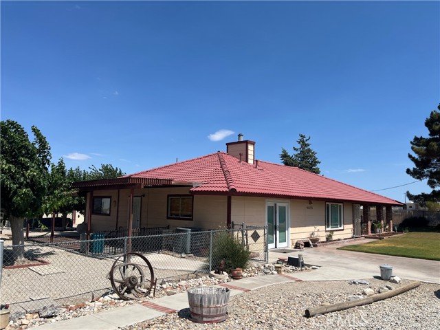 Detail Gallery Image 1 of 4 For 10675 Paramount Rd, Phelan,  CA 92371 - 3 Beds | 2 Baths