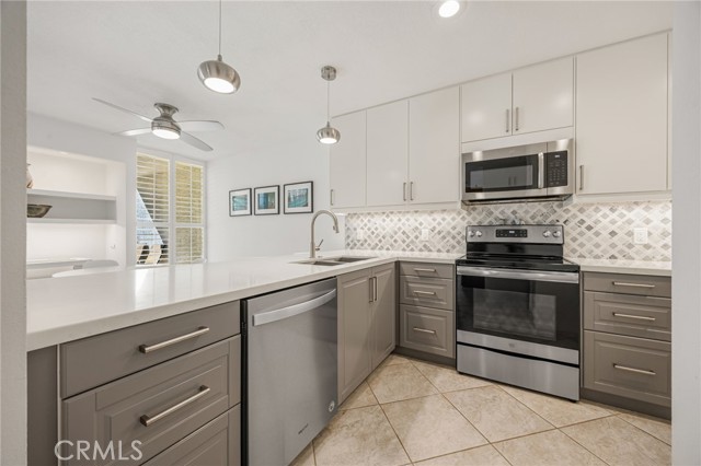 2521 N Whitewater Club Dr, Residence D, Palm Springs, CA 92262