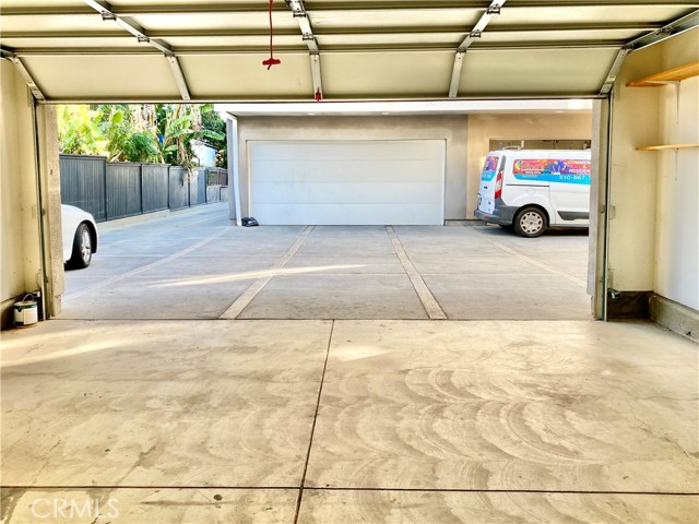 Detail Gallery Image 38 of 38 For 7327 Kester Ave #3,  Van Nuys,  CA 91405 - 4 Beds | 3/1 Baths