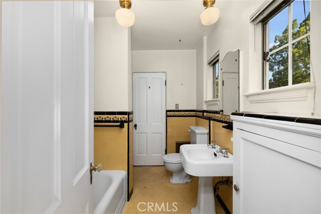 Detail Gallery Image 31 of 53 For 1534 Linda Vista Ave, Pasadena,  CA 91103 - 4 Beds | 2/1 Baths