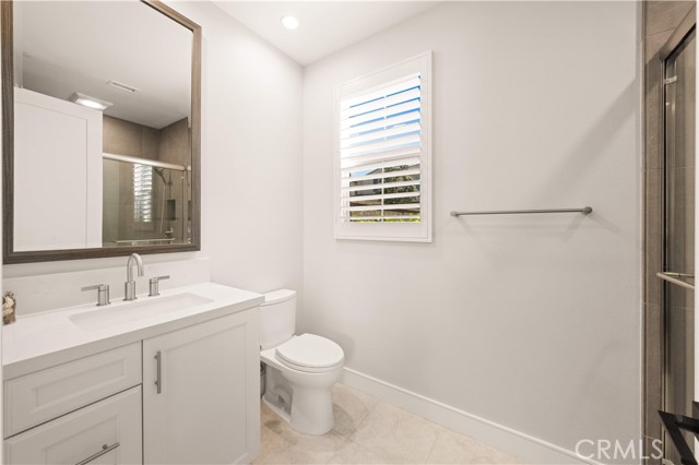 Detail Gallery Image 8 of 73 For 60 Rotunda, Irvine,  CA 92620 - 4 Beds | 3/1 Baths