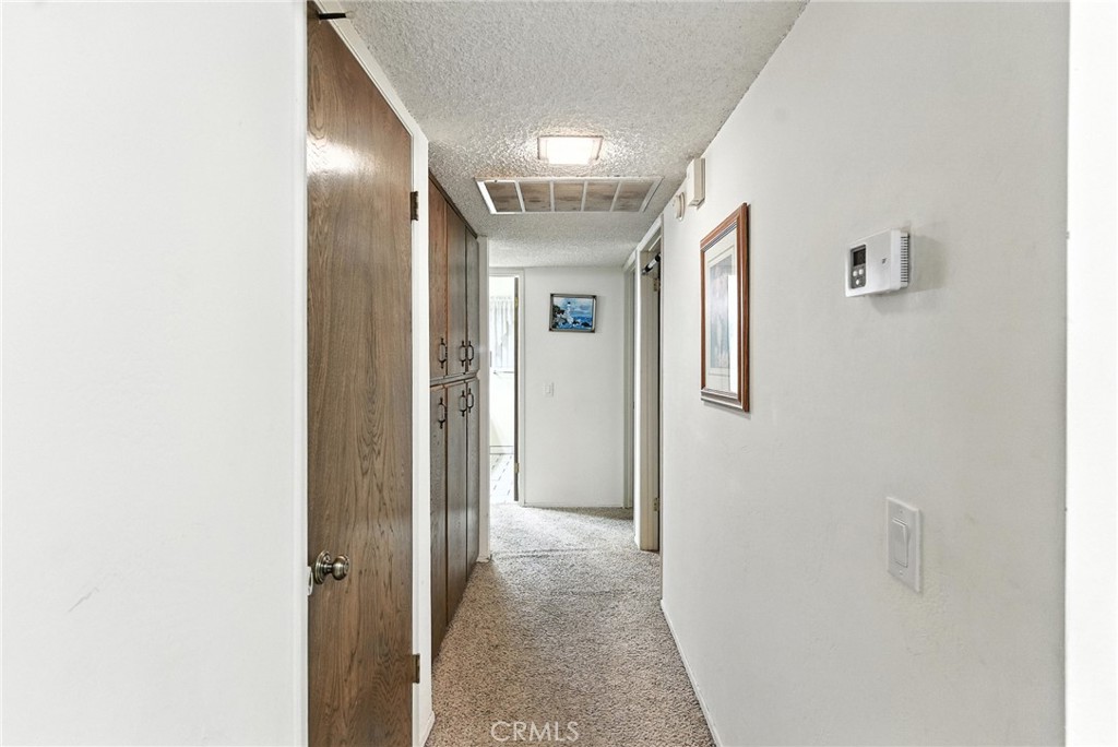 https://media.crmls.org/medias/e1bed757-5403-46e8-93f6-43d6de1e9751.jpg?preset=X-Large