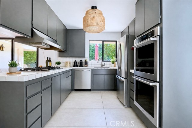 Detail Gallery Image 14 of 25 For 4709 Dunman, Woodland Hills,  CA 91364 - 5 Beds | 3 Baths