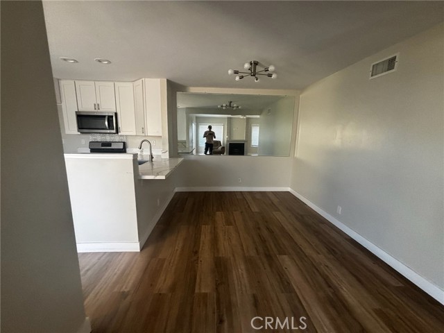 Detail Gallery Image 5 of 10 For 2430 Chinook Dr, Placentia,  CA 92870 - 2 Beds | 2 Baths