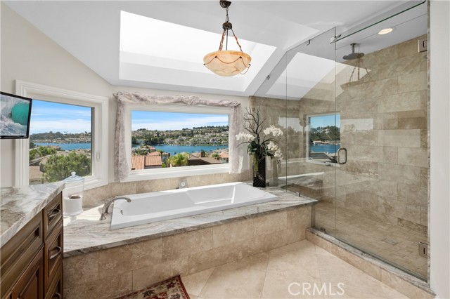22685 Barlovento, Mission Viejo CA: https://media.crmls.org/medias/e1bfd60d-5bfe-4845-8375-d5ab0a4c2b7e.jpg