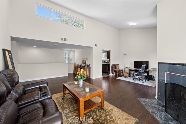Detail Gallery Image 9 of 29 For 9382 Shadowood Dr #E,  Montclair,  CA 91763 - 2 Beds | 1/1 Baths