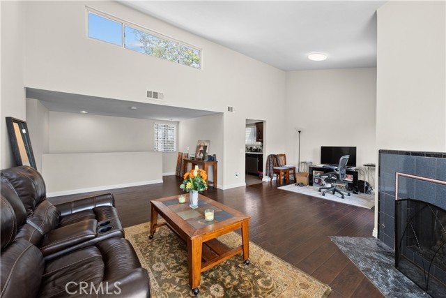 Detail Gallery Image 9 of 29 For 9382 Shadowood Dr #E,  Montclair,  CA 91763 - 2 Beds | 1/1 Baths