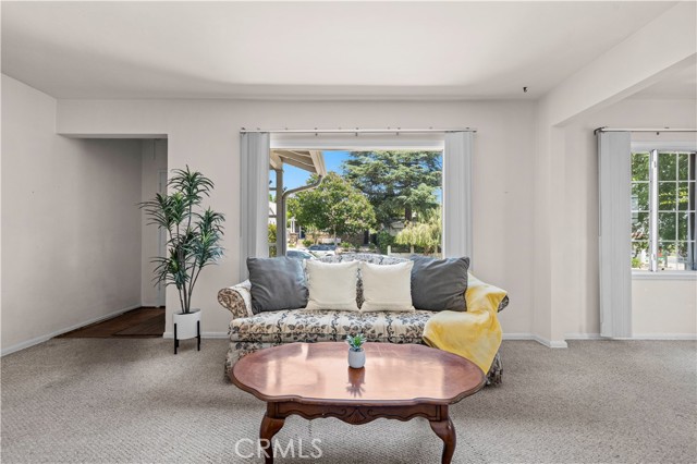 2505 North Keystone Street, Burbank CA: https://media.crmls.org/medias/e1c0902b-f5f9-44fa-afed-f7a232bcbc1a.jpg