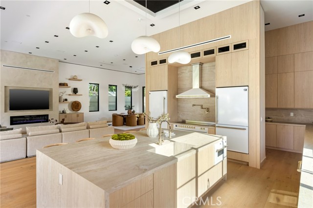 Detail Gallery Image 20 of 72 For 11826 Kling St, Valley Village,  CA 91607 - 6 Beds | 5/1 Baths