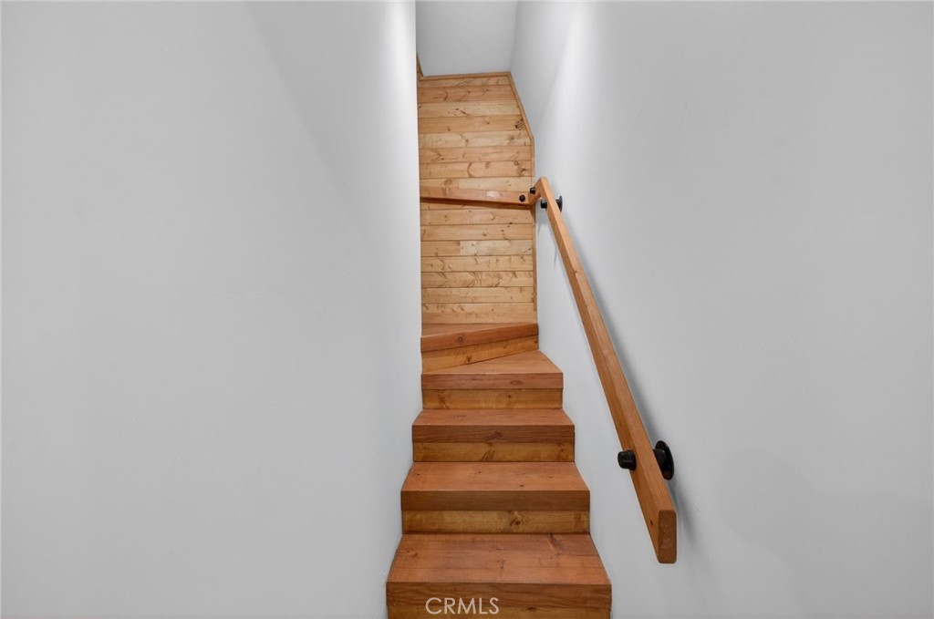 https://media.crmls.org/medias/e1c1cca0-26a6-4272-831d-534c70a9e8da.jpg?preset=X-Large
