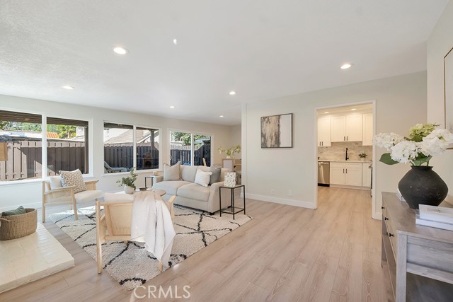 Detail Gallery Image 3 of 28 For 27039 Rio Prado Dr, Valencia,  CA 91354 - 3 Beds | 2 Baths