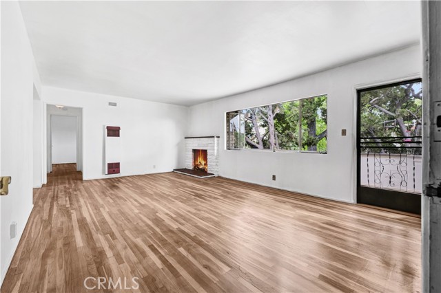 305 Raymondale Drive, South Pasadena CA: https://media.crmls.org/medias/e1c23b75-1e6f-483a-95f7-e536e0253282.jpg