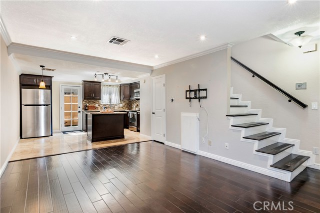 Detail Gallery Image 3 of 23 For 2229 N Broadway #J,  Santa Ana,  CA 92706 - 2 Beds | 1/1 Baths