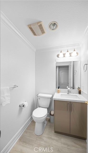 Detail Gallery Image 9 of 19 For 565 E San Jose Ave #204,  Burbank,  CA 91501 - 2 Beds | 3 Baths