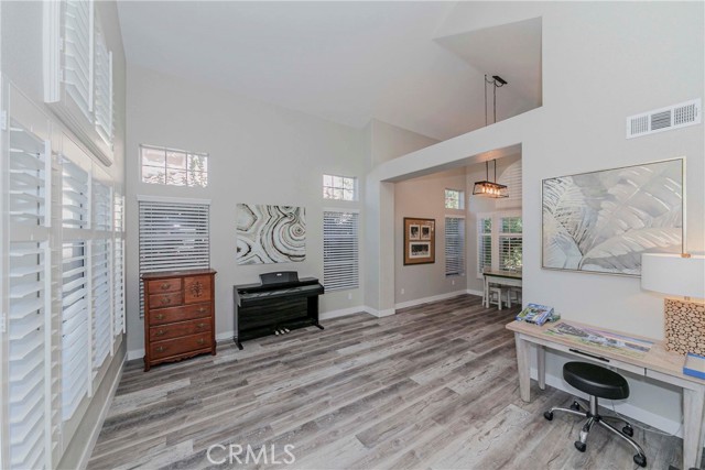 Detail Gallery Image 14 of 67 For 16396 High Bluff Ct, Riverside,  CA 92503 - 4 Beds | 3 Baths