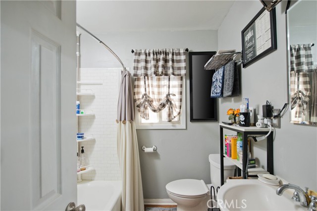 Detail Gallery Image 10 of 23 For 10521 Blucher, Granada Hills,  CA 91344 - 3 Beds | 2 Baths