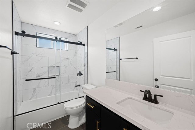1039 W 43rd Street, Los Angeles CA: https://media.crmls.org/medias/e1c47c87-9831-47fc-966e-1afc629e1bc1.jpg