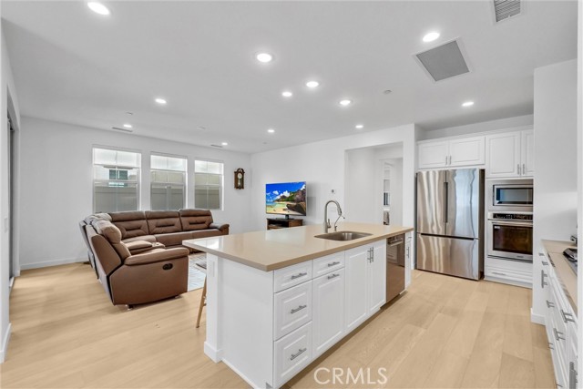 Detail Gallery Image 8 of 29 For 10943 Carrillo Ct, Cypress,  CA 90720 - 2 Beds | 2 Baths