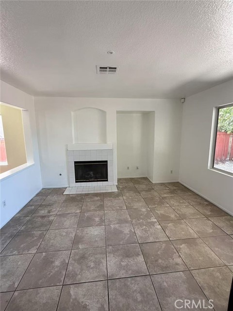 14041 Catalina Court, Fontana CA: https://media.crmls.org/medias/e1c5b2b1-5d67-4f09-85ef-5a8853be89d5.jpg