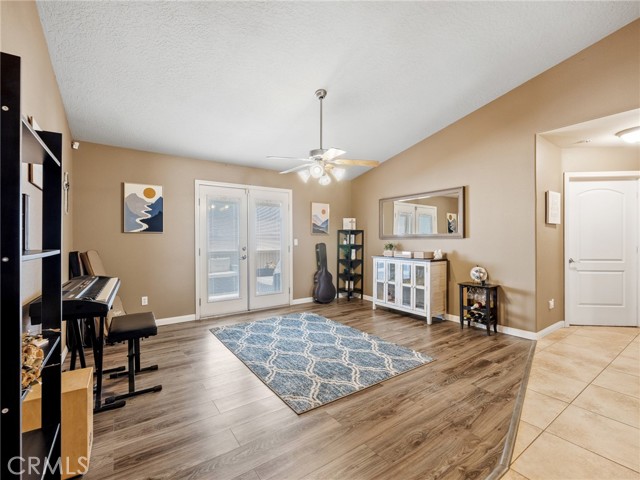 15454 Mustang Avenue, Apple Valley CA: https://media.crmls.org/medias/e1c5be0c-14c1-4724-afa0-25eeda0ffff3.jpg