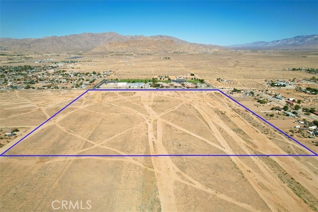 33 Mesquite Road, Apple Valley CA: https://media.crmls.org/medias/e1c7b395-c575-46d5-aaf6-574f118296b3.jpg