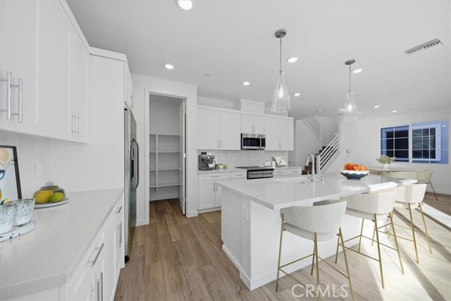 Detail Gallery Image 9 of 44 For 4868 Arroyo Run, Moorpark,  CA 93021 - 4 Beds | 3 Baths