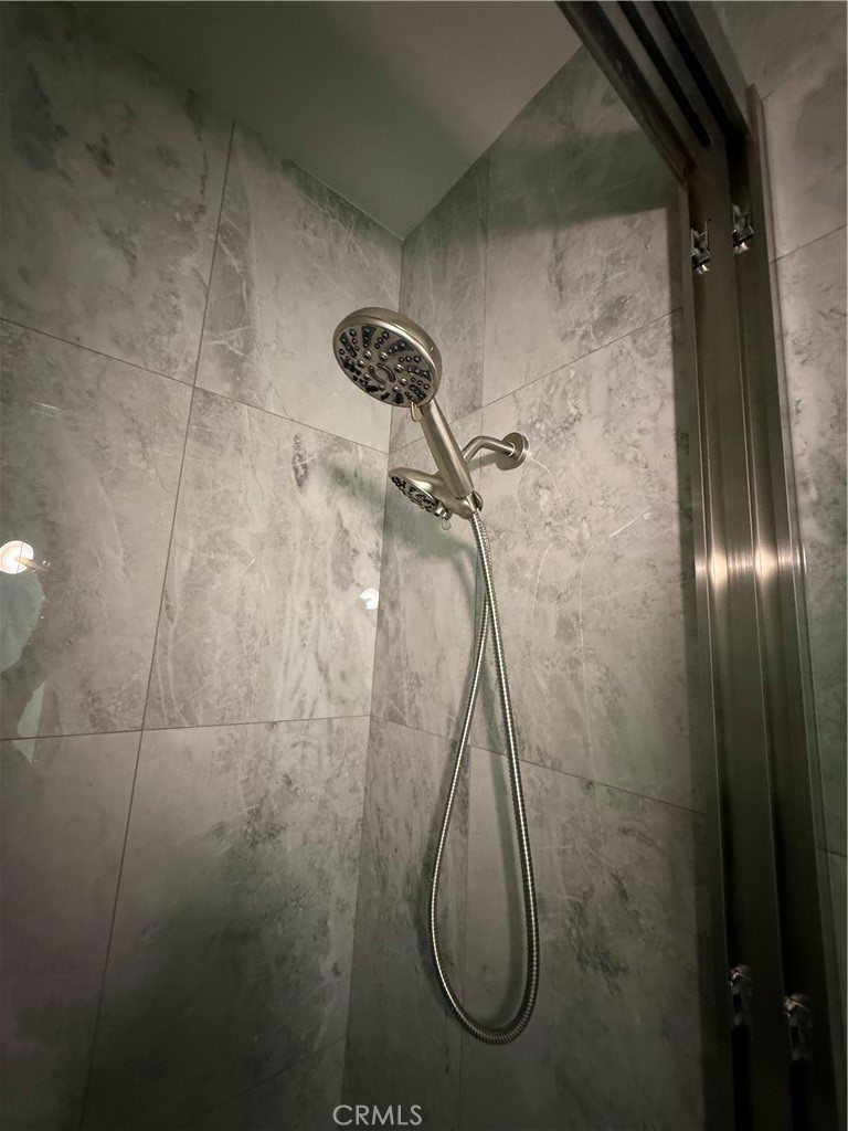 https://media.crmls.org/medias/e1c8848f-5f26-4722-914a-66260f77e785.jpg?preset=X-Large