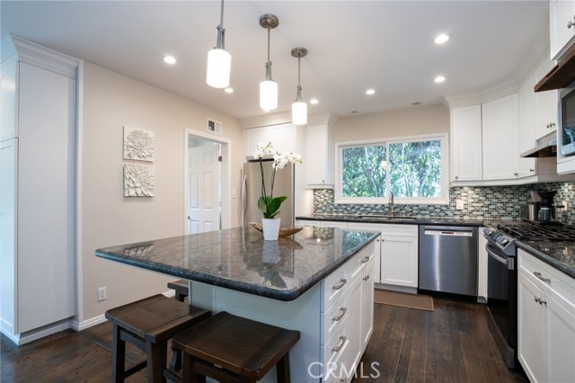 825 Tyburn Road, Palos Verdes Estates CA: https://media.crmls.org/medias/e1c8f7ac-e0d9-4c94-88fd-4a1f0c2ae2cf.jpg