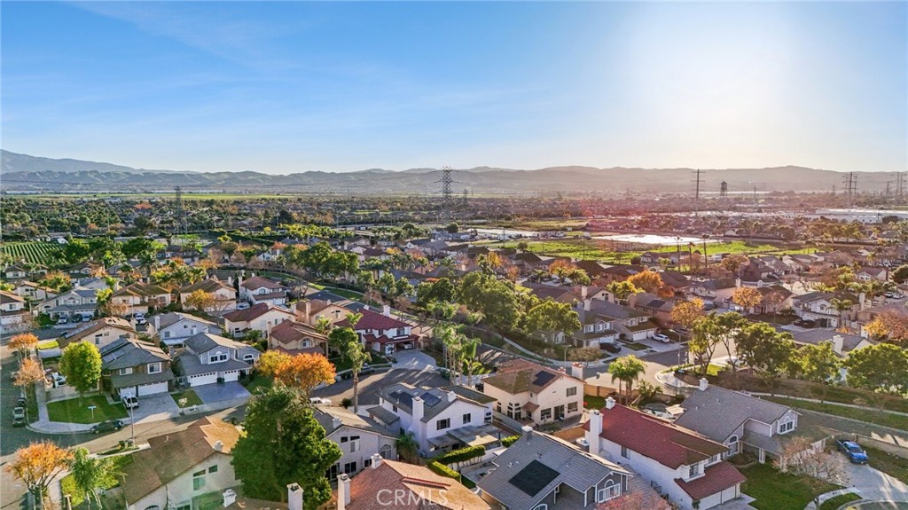 https://media.crmls.org/medias/e1c977d6-66b0-4ccd-9cf0-156c04466561.jpg?preset=X-Large