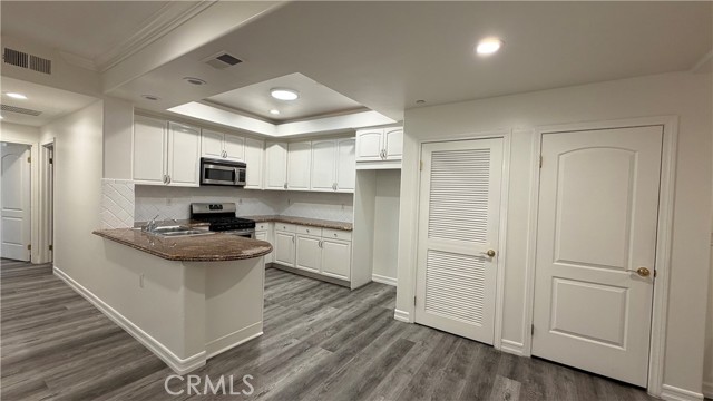 Detail Gallery Image 16 of 32 For 414 E Valencia Ave #111,  Burbank,  CA 91501 - 3 Beds | 3 Baths