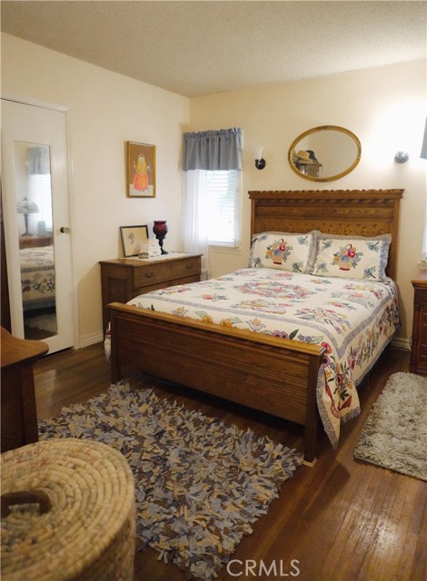 424 W 11th Street, Azusa CA: https://media.crmls.org/medias/e1ca2e11-b5d7-4c8a-943d-002632647466.jpg