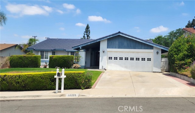 17771 Plum Tree Lane, Yorba Linda CA: https://media.crmls.org/medias/e1cab0e5-9d65-4368-9d92-d29632139f78.jpg