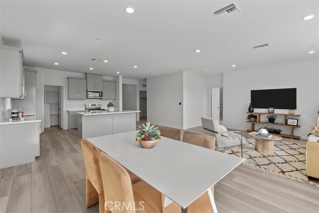 9665 Larimar Court, Riverside CA: https://media.crmls.org/medias/e1cacf8b-35c1-45a7-a8b3-6a333c621d5e.jpg